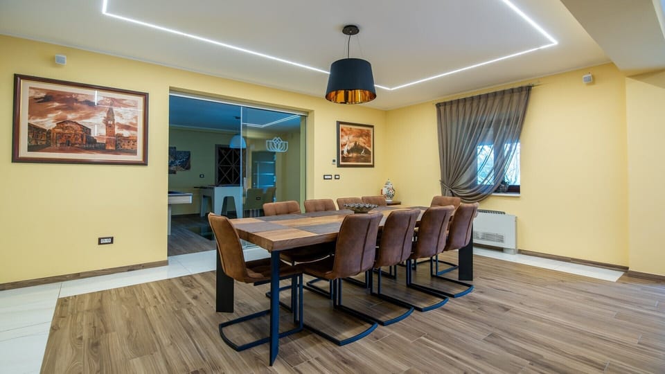 Dining area of Villa LV