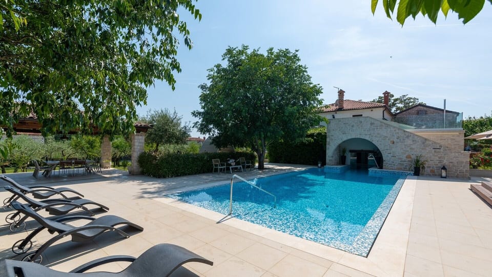 Swimming pool of Villa LV