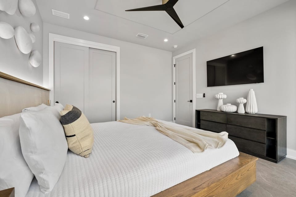 Primary Bedroom, King