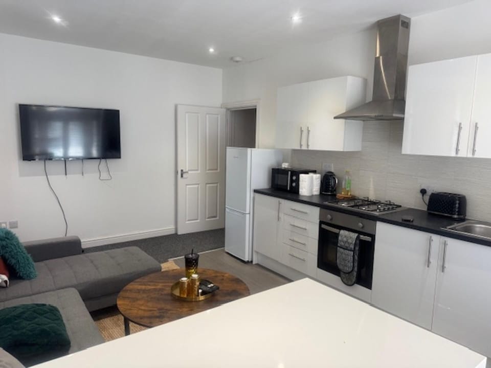 Apartment | Private kitchen | Fridge, microwave, oven, stovetop