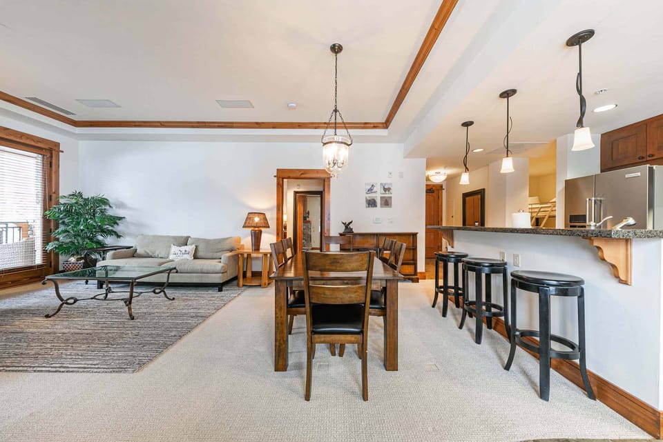 4001 Northstar Dr Unit 202-print-013-009-Interior-4200x2806-300dpi