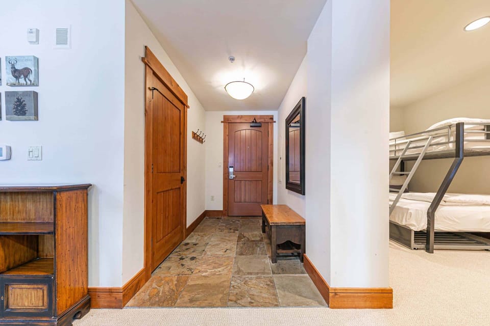 4001 Northstar Dr Unit 202-print-007-019-Interior-4200x2800-300dpi