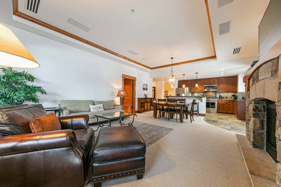 4001 Northstar Dr Unit 202-print-018-018-Interior-4200x2801-300dpi