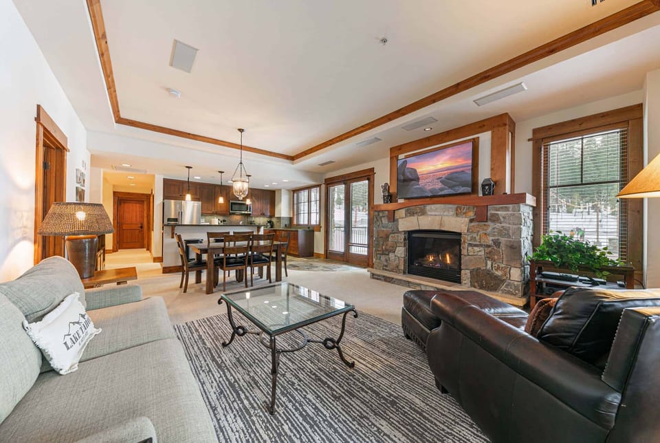 4001 Northstar Dr Unit 202-print-016-023-Interior-4200x2819-300dpi