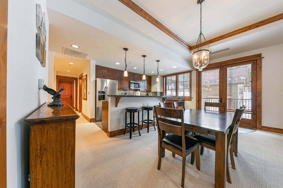 4001 Northstar Dr Unit 202-print-014-021-Interior-4200x2802-300dpi