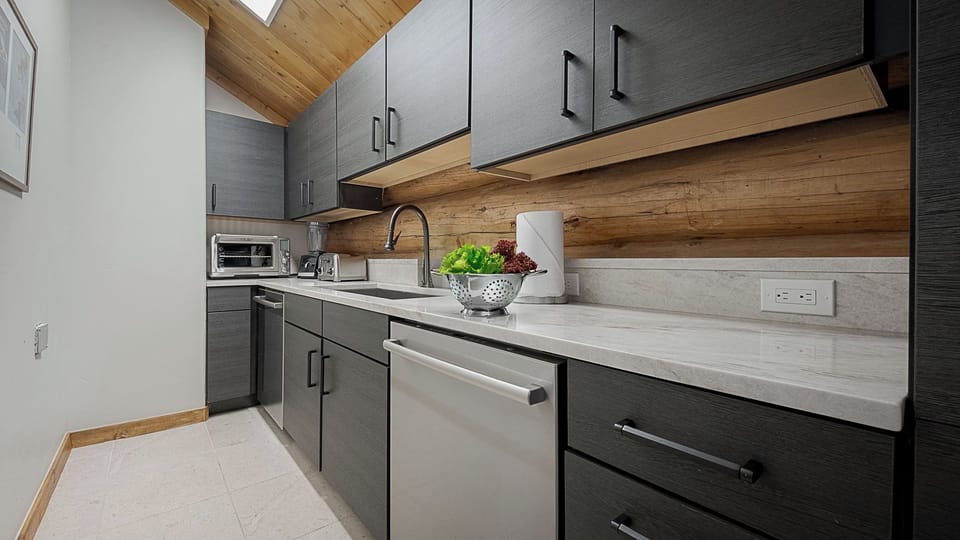 Butler pantry