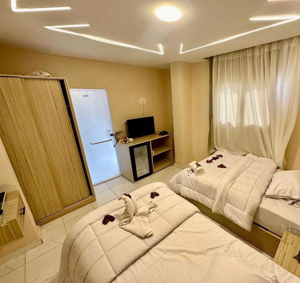 Comfort Suite, Valley View | Laptop workspace, blackout drapes, free WiFi