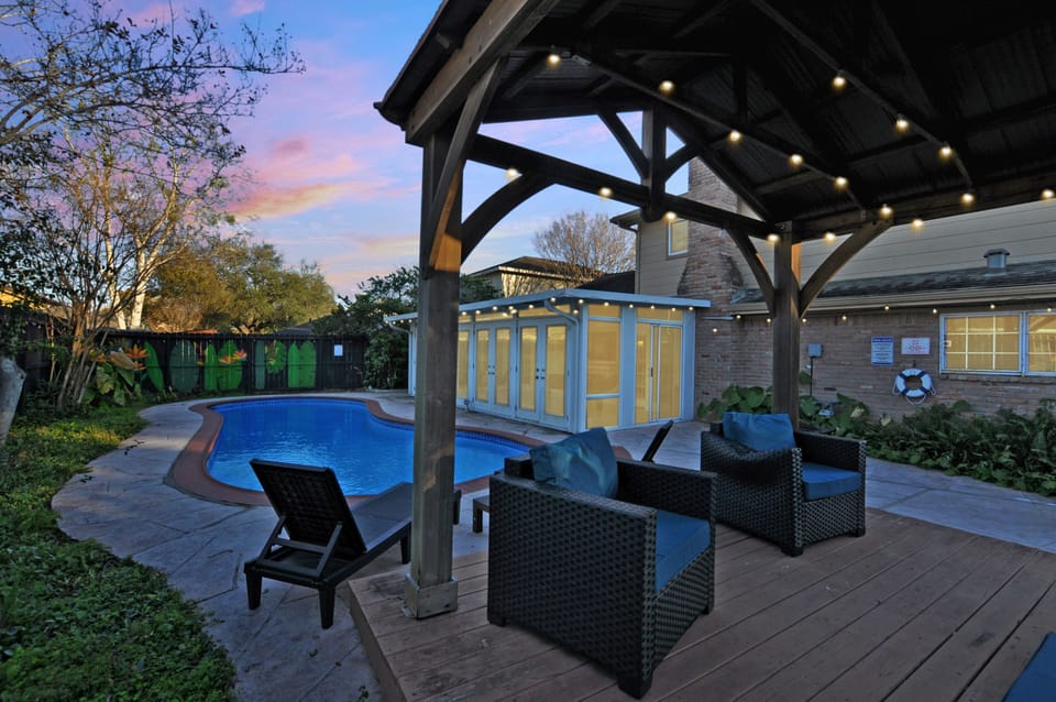 Enjoy Houston with a 8 foot deep pool.  