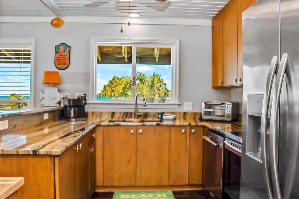 House, Multiple Beds (Quarters B) | Private kitchen | Oven, toaster