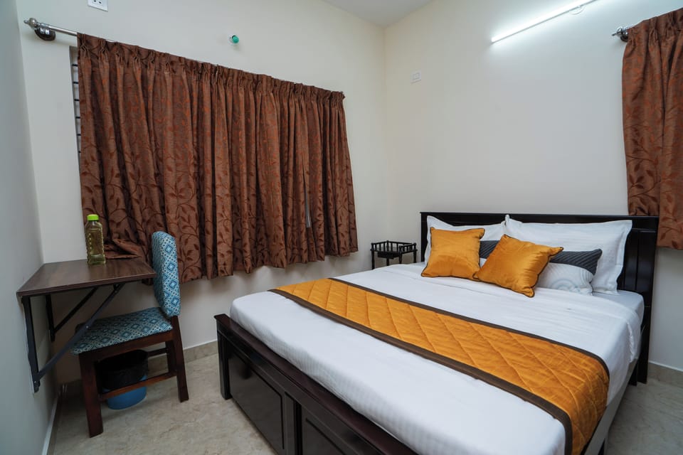 Deluxe Room, Balcony, City View | Soundproofing, free WiFi