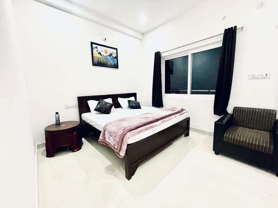 Deluxe Room | Desk, laptop workspace, free WiFi