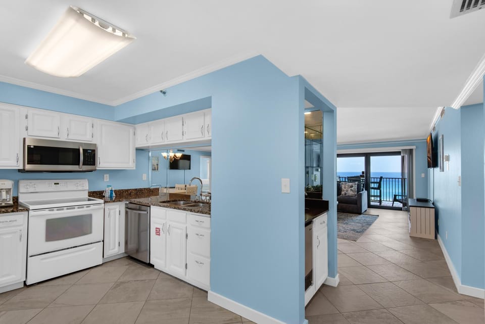 Condo, 1 King Bed with Sofa bed (Emerald Towers 503) | Private kitchen | Oven, toaster