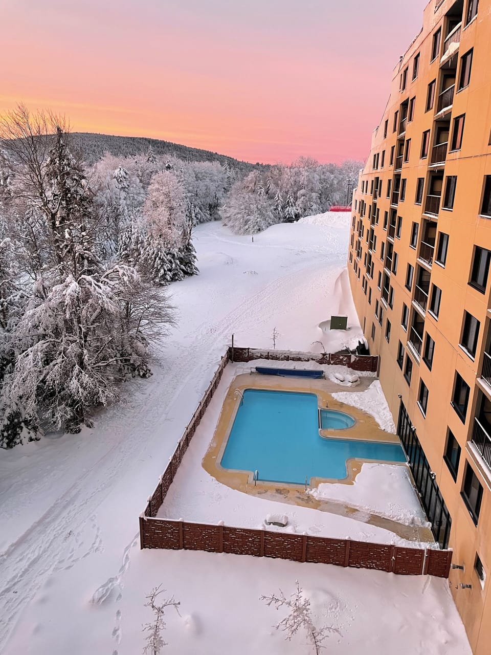 Outdoor heated pool & hot tub
