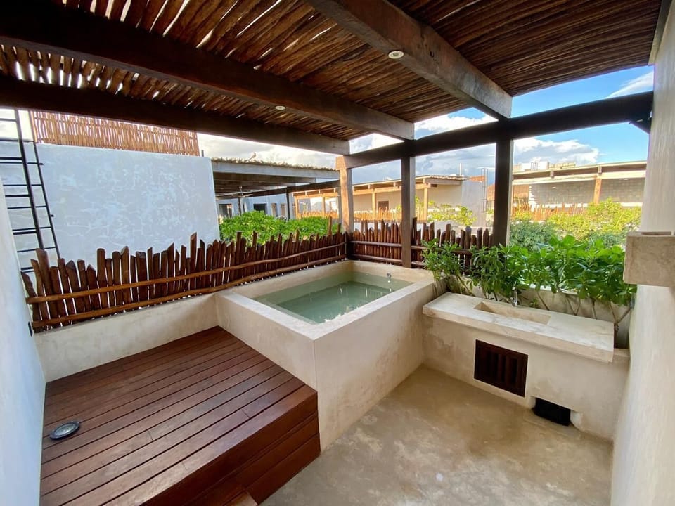 Outdoor spa tub