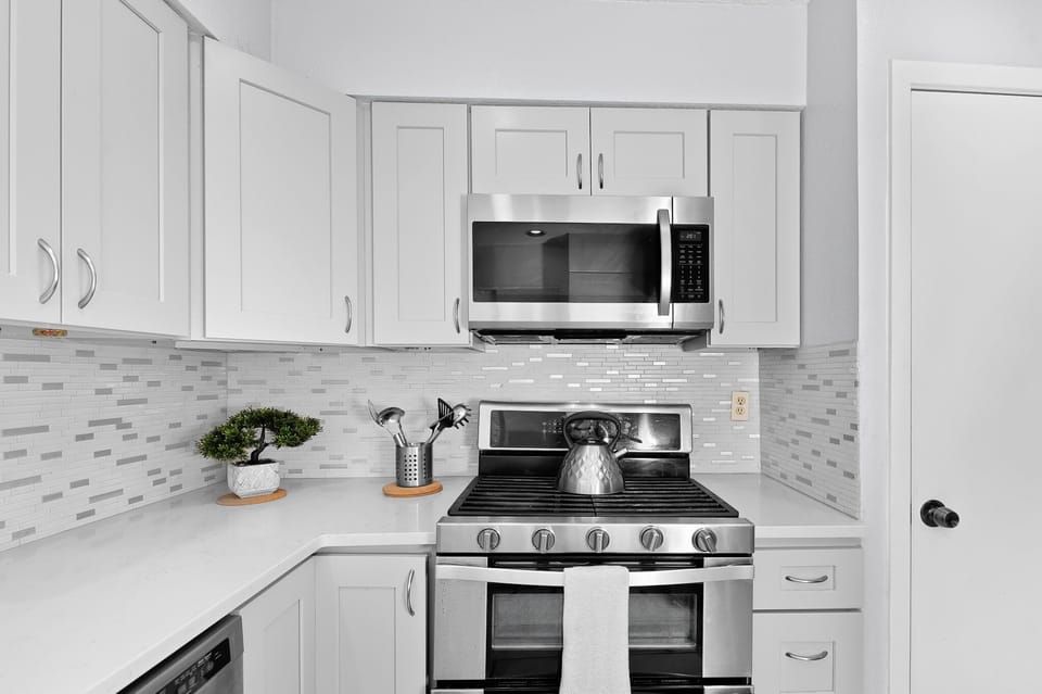 Complete with modern appliances and cookware