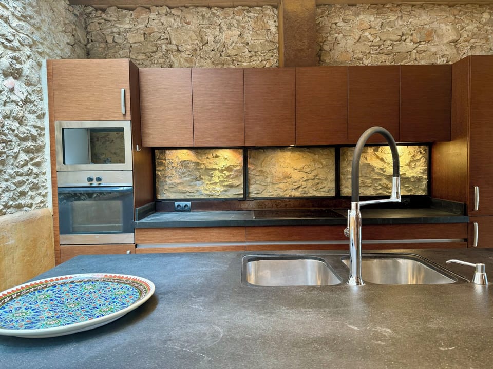 Stone house in Masos de Pals. Costa Brava. 10 people.  3.5 kms to the beach.