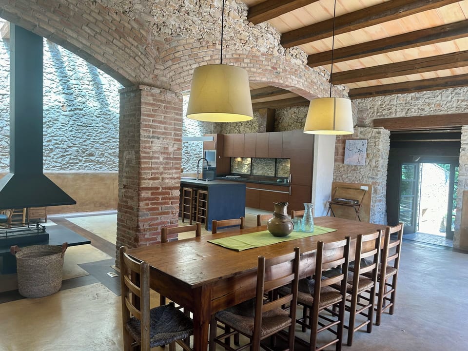 Stone house in Masos de Pals. Costa Brava. 10 people.  3.5 kms to the beach.