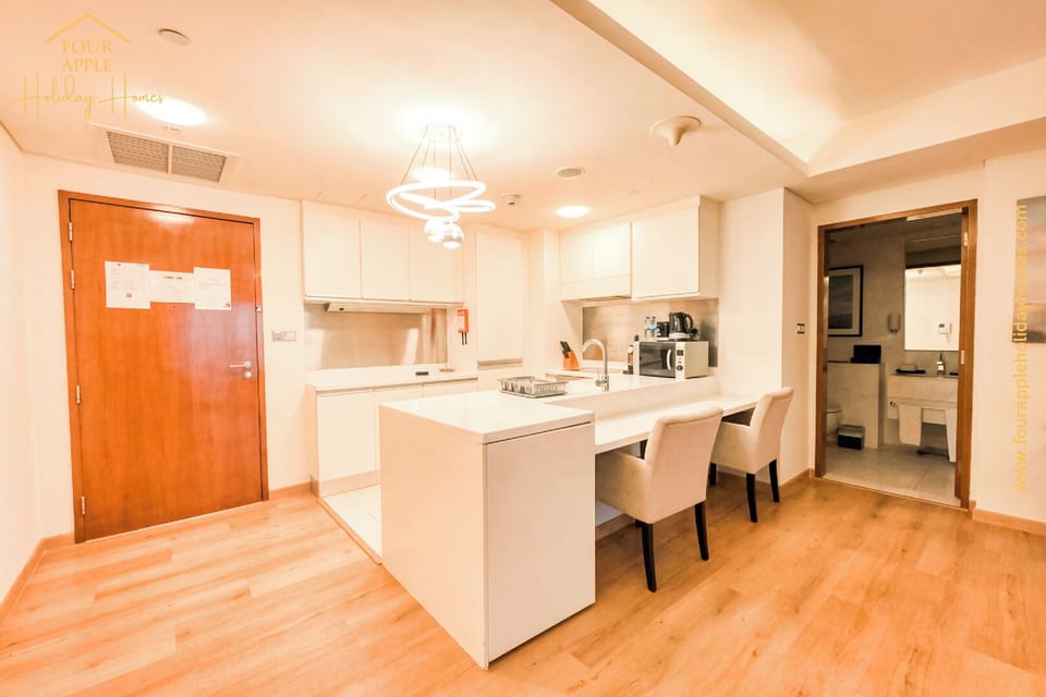 Luxury Studio, Balcony, City View | Private kitchen | Full-size fridge, microwave, oven, stovetop
