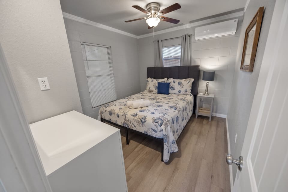 Secondary bedroom with queen bed