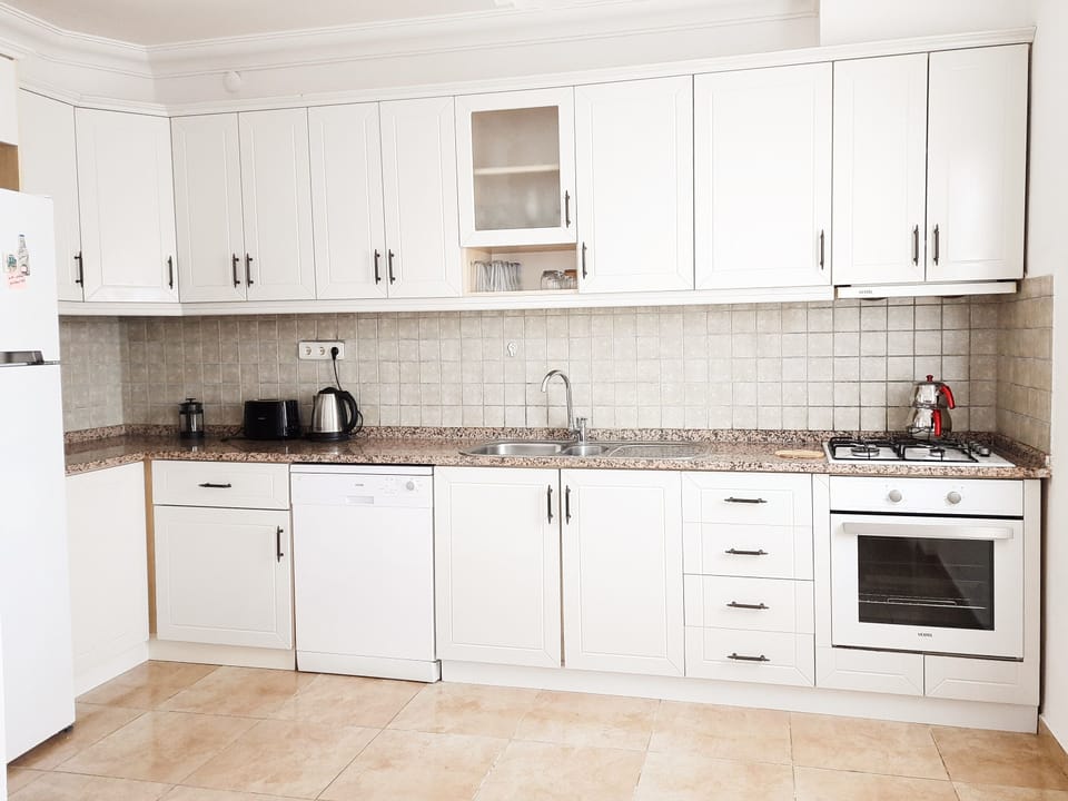 Grand Duplex, Kitchen, Garden View | Private kitchen | Highchair