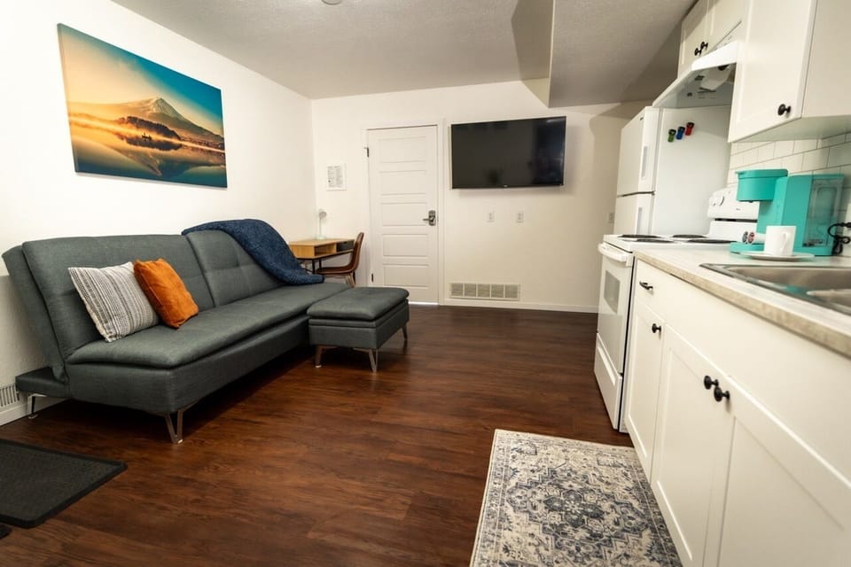 Studio style living room w/ double sofa bed, study desk, full kitchen w/ Keurig