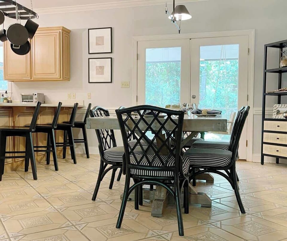 From this angle, you can see the patio door, which also provides more lighting into the room. The dining room seats six comfortably, with an additional four bar seats at the kitchen counter!