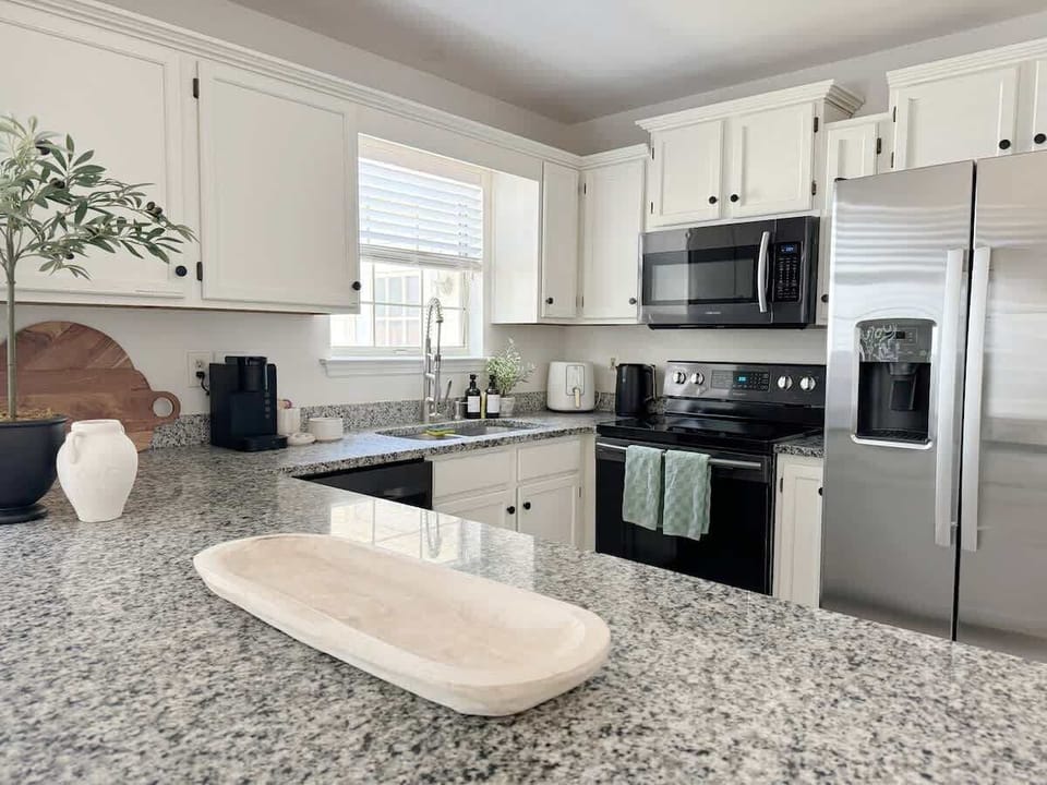 With plenty of cabinet space, this compact kitchen is the perfect place to master any recipe. Or just use it to store your snacks!