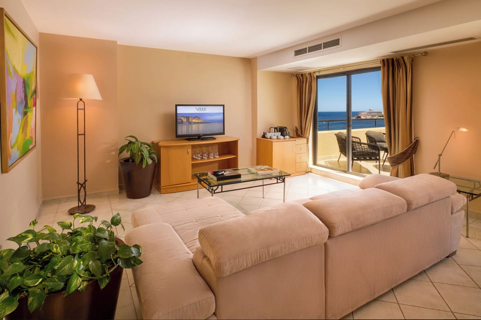 Deluxe Suite, Sea View | Living area | Flat-screen TV, pay movies