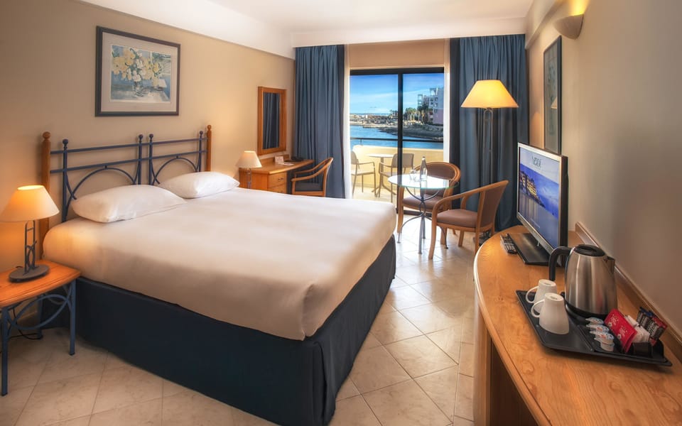 Superior Room, 1 Queen Bed, Sea View | Hypo-allergenic bedding, in-room safe, desk, blackout drapes