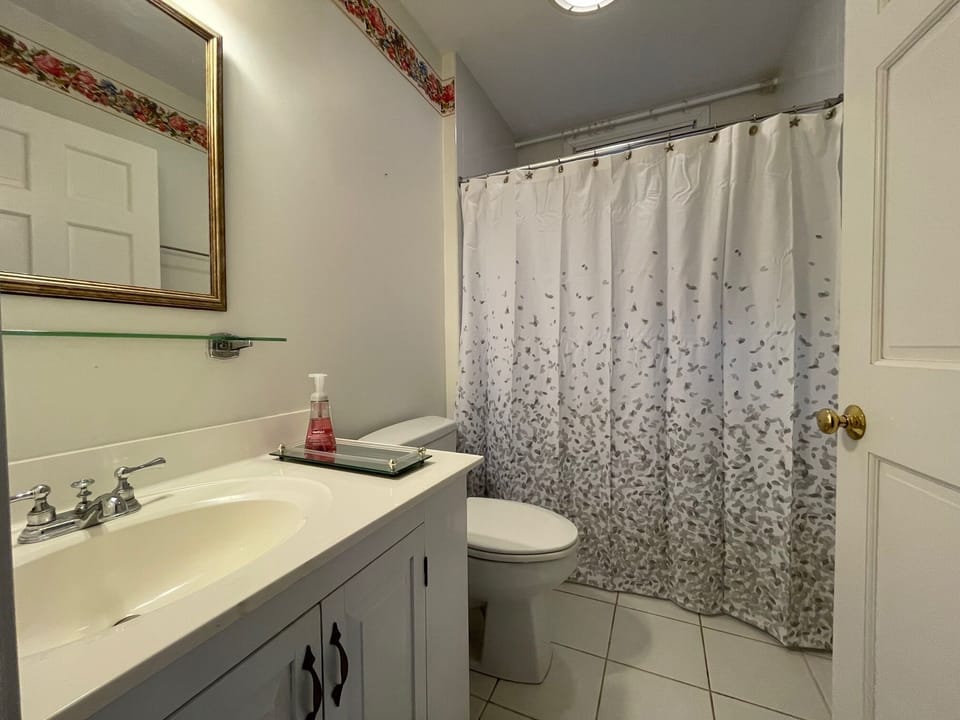 En suite full bathroom for primary bedroom.