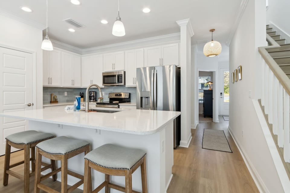 Extra Seating at Kitchen Island for Quick Meals
