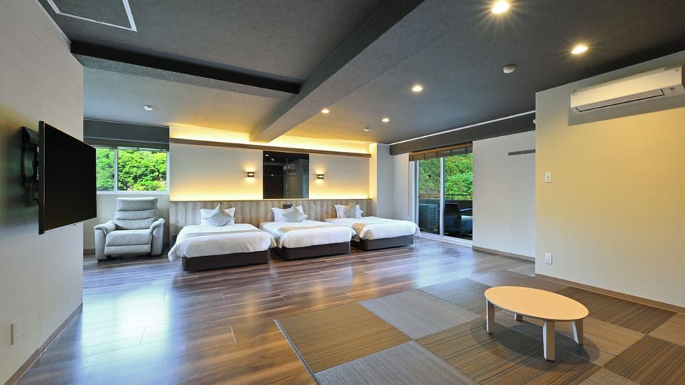 Superior Japanese-Western Classic Suite Room with Open-air Bath | In-room safe, WiFi (free), bed sheets