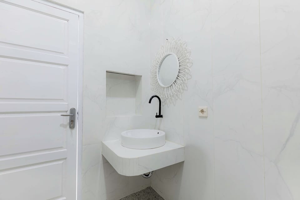 Deluxe Room, Lake View | Bathroom