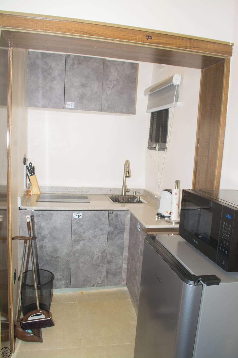Apartment | Private kitchen | Mini-fridge, microwave, stovetop, cookware/dishes/utensils