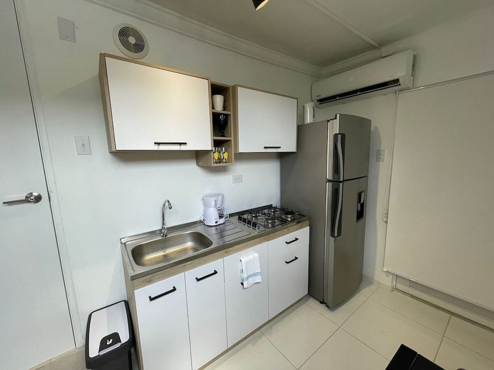 Bella Palm Beach 1bd-apt- great location (514)