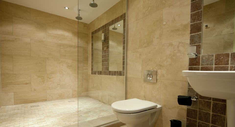 Executive Double Room | Bathroom | Hair dryer, towels, soap, shampoo