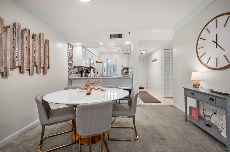 2BR Sandpiper Key – Bright, Stylish & Coastal (3395)