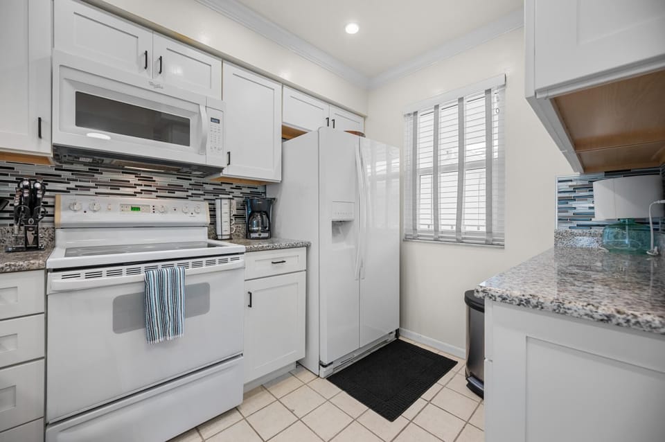 2BR Sandpiper Key – Bright, Stylish & Coastal (3390)