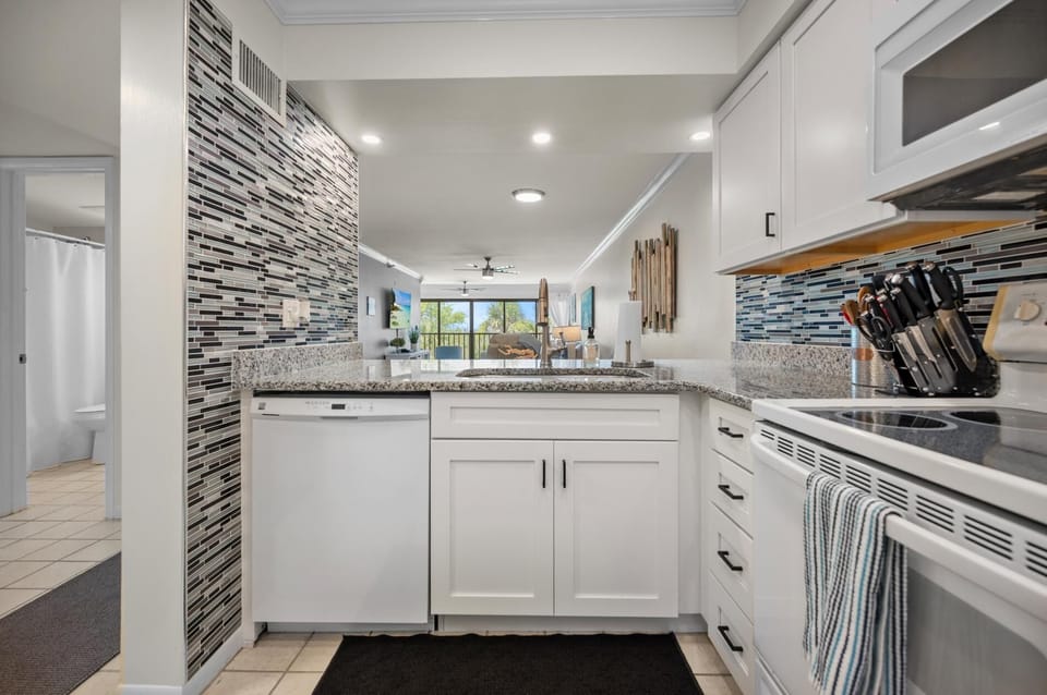 2BR Sandpiper Key – Bright, Stylish & Coastal (3392)