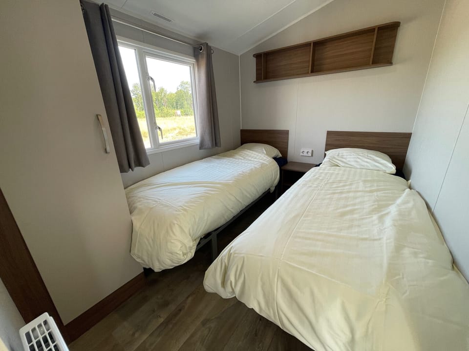Bedroom two single beds - Hoeve Twente - De Bonte Specht