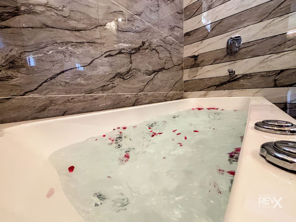 Premium Double Room | Bathroom | Shower, free toiletries, slippers, bidet