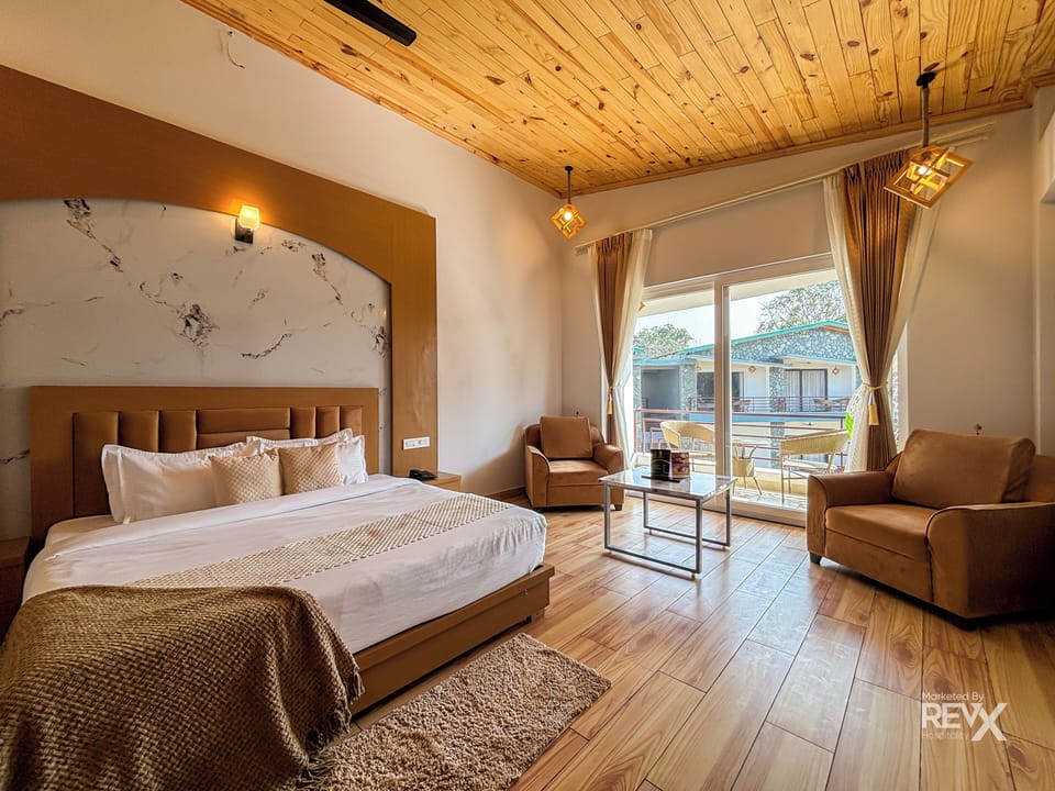 Premium Double Room | Individually decorated, desk, laptop workspace, soundproofing