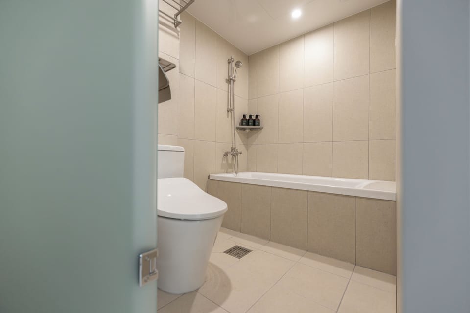 MOVIE | Premium bedding, desk, laptop workspace, free WiFi