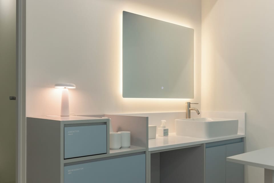 MOVIE | Premium bedding, desk, laptop workspace, free WiFi