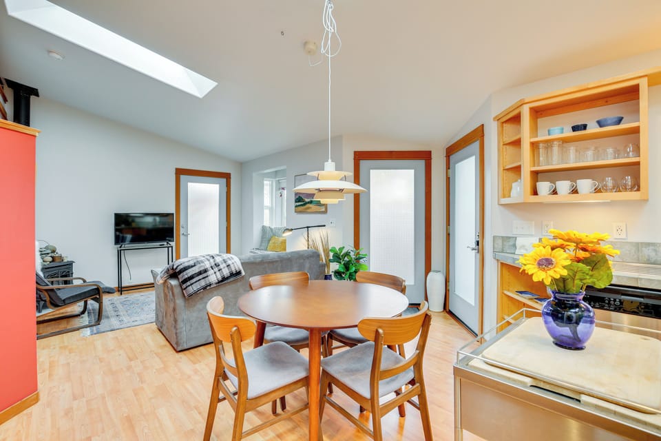 Dining Area | Dishware & Flatware Provided | Central A/C & Heat