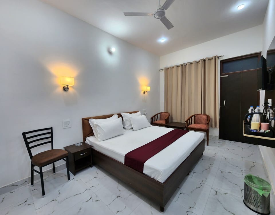 Deluxe Double Room, Balcony | Iron/ironing board, free WiFi