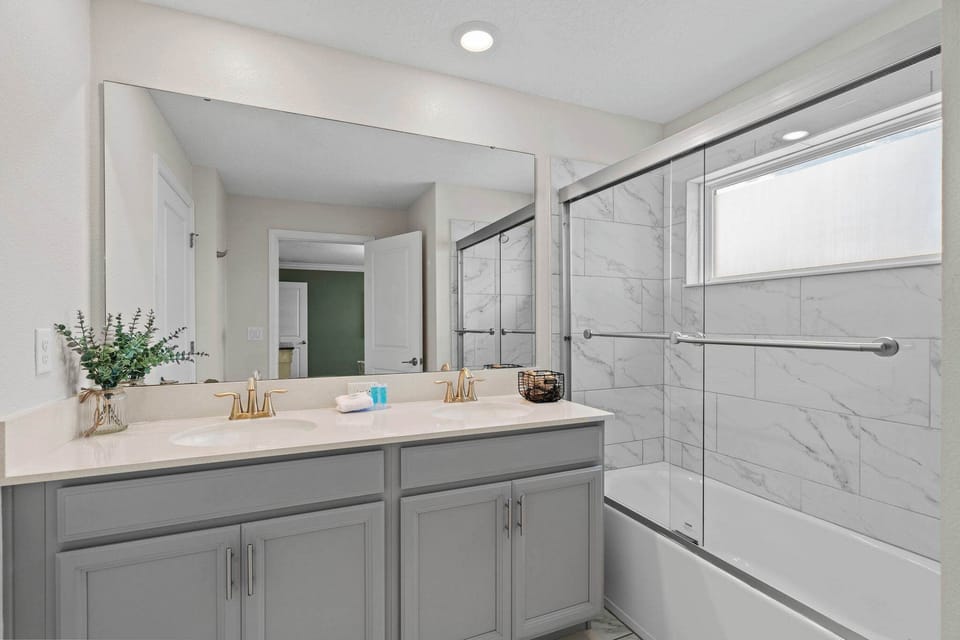 King master bathroom