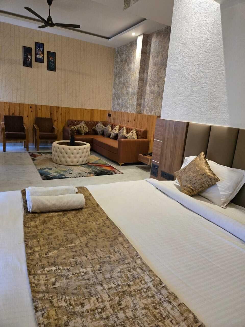 Luxury Room | Desk, laptop workspace, free WiFi