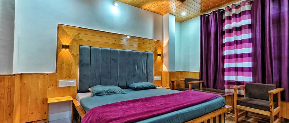 Deluxe Double Room, Mountain View | Free WiFi