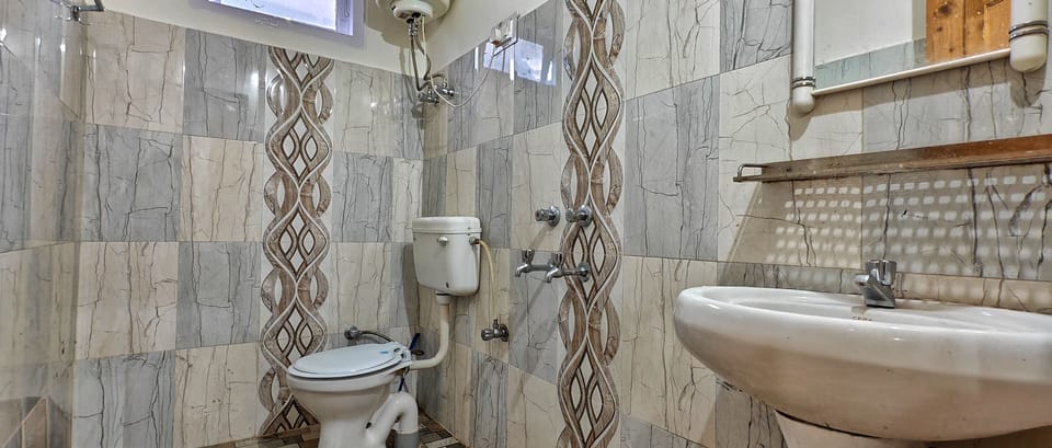 Deluxe Double Room, Mountain View | Bathroom | Towels, soap, toilet paper